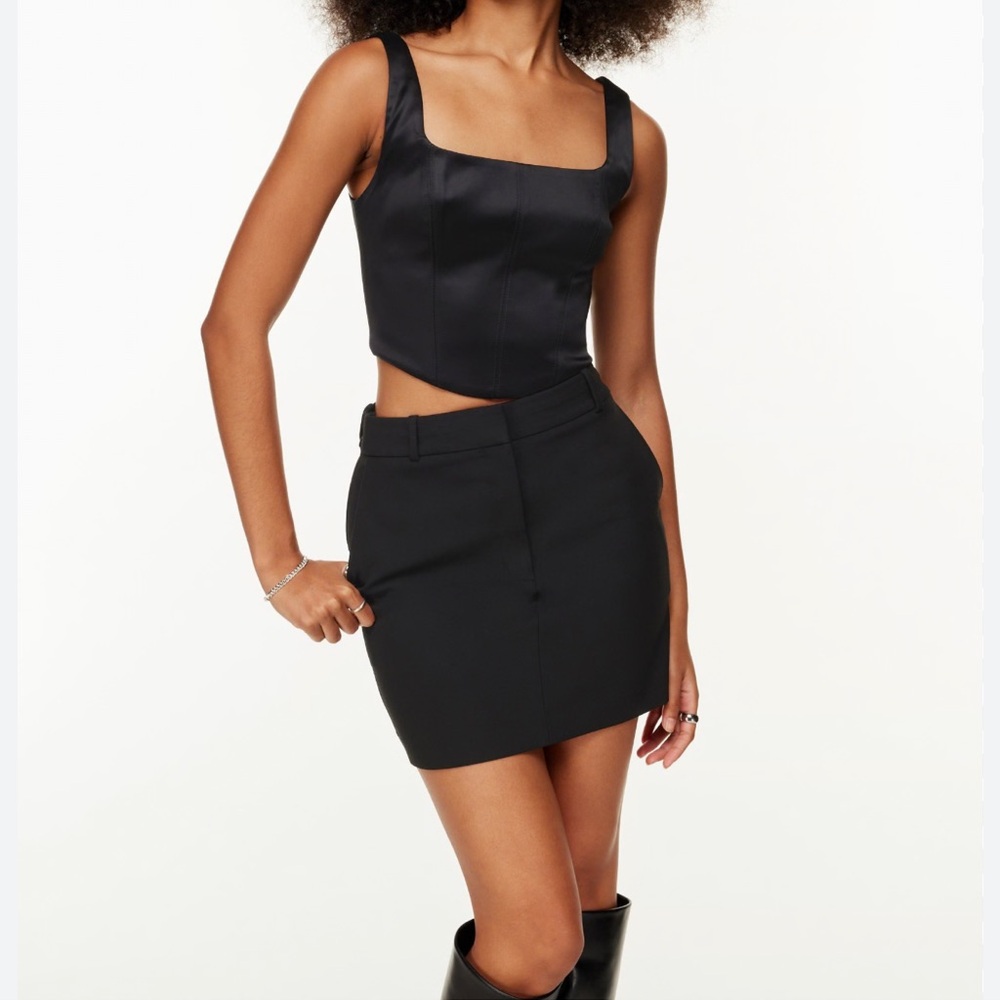 Aritzia TEN by Babaton Black Crop Top